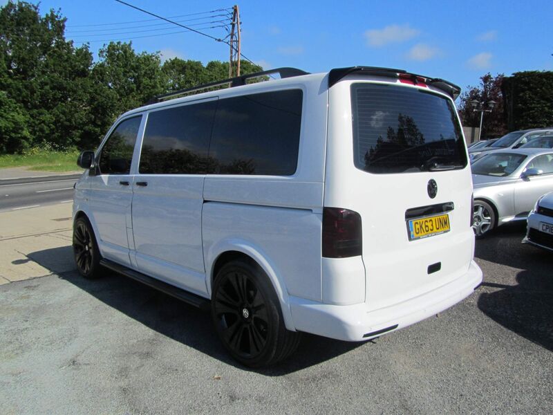 VOLKSWAGEN TRANSPORTER SHUTTLE