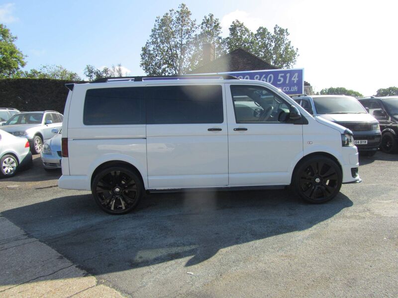 VOLKSWAGEN TRANSPORTER SHUTTLE