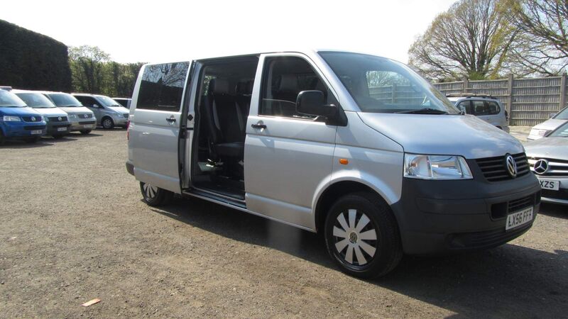 VOLKSWAGEN TRANSPORTER SHUTTLE