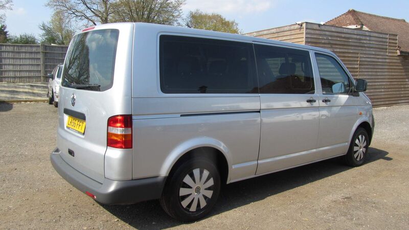 VOLKSWAGEN TRANSPORTER SHUTTLE