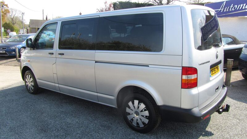 VOLKSWAGEN TRANSPORTER SHUTTLE