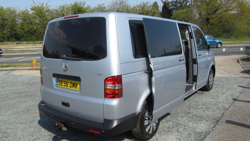 VOLKSWAGEN TRANSPORTER SHUTTLE