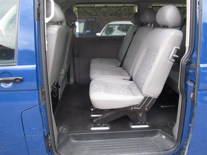 VOLKSWAGEN TRANSPORTER SHUTTLE