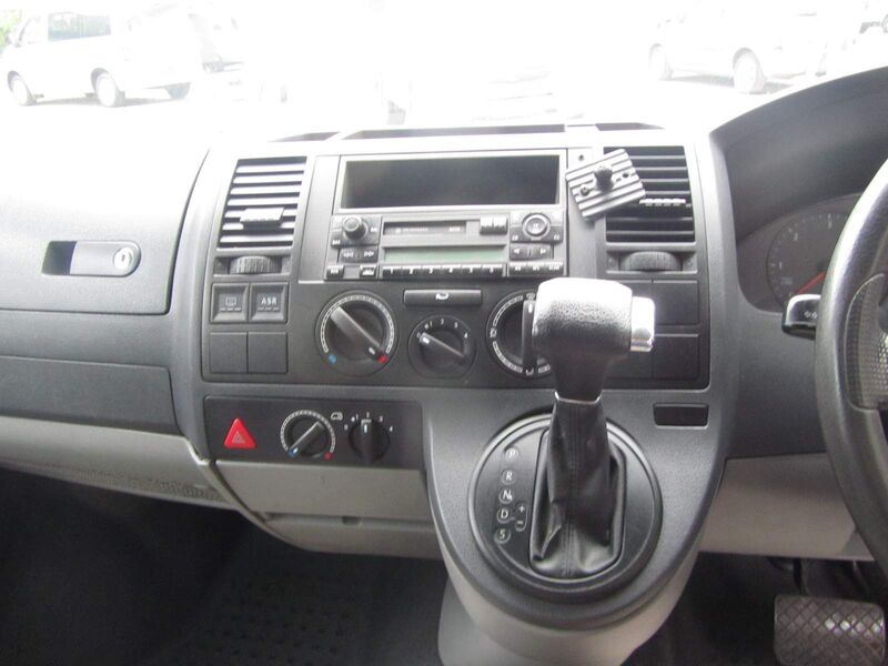 VOLKSWAGEN TRANSPORTER SHUTTLE
